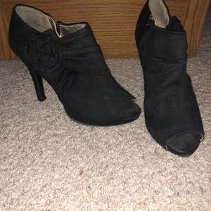 Black open toe pumps